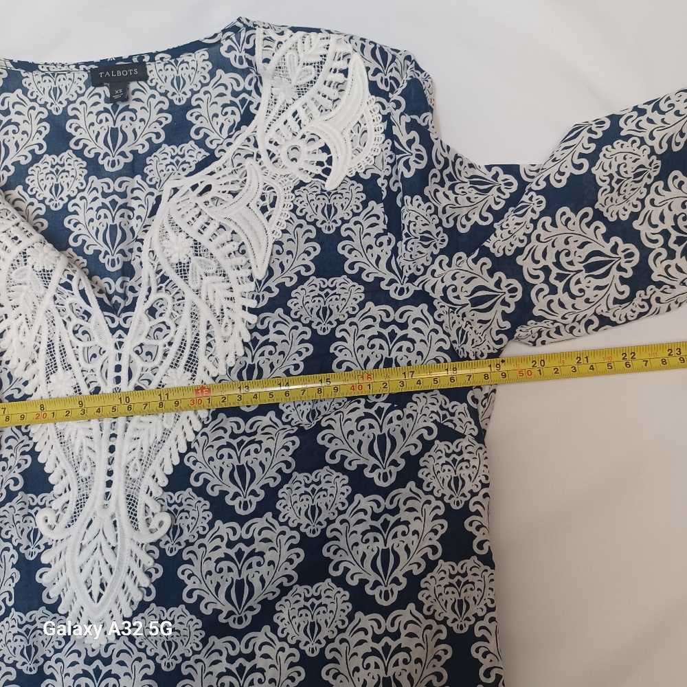 Talbots women  Size XS Blue and White Embroidered 3/4 Sleeve Blouse. 100% Cotton - Picture 9 of 11